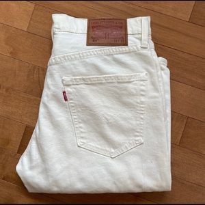 Men’s white Levi’s
